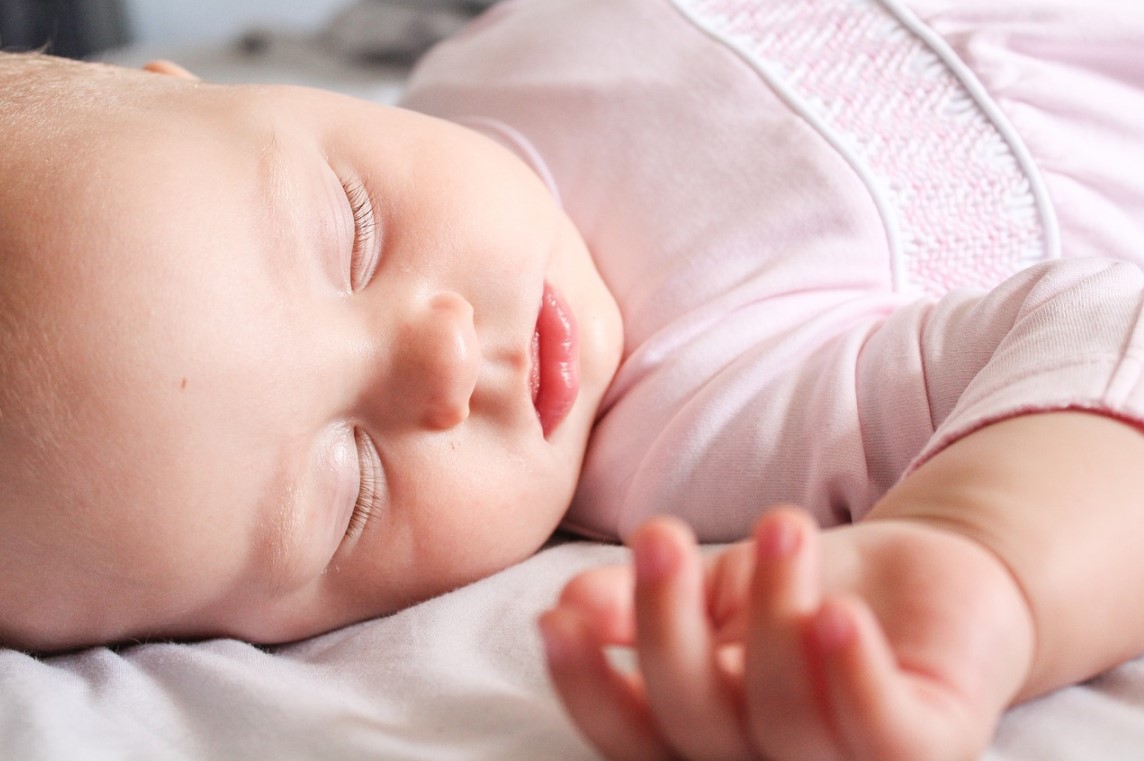 Mengenal dan Mengatur Kebiasaan Tidur  Bayi  Maklon 